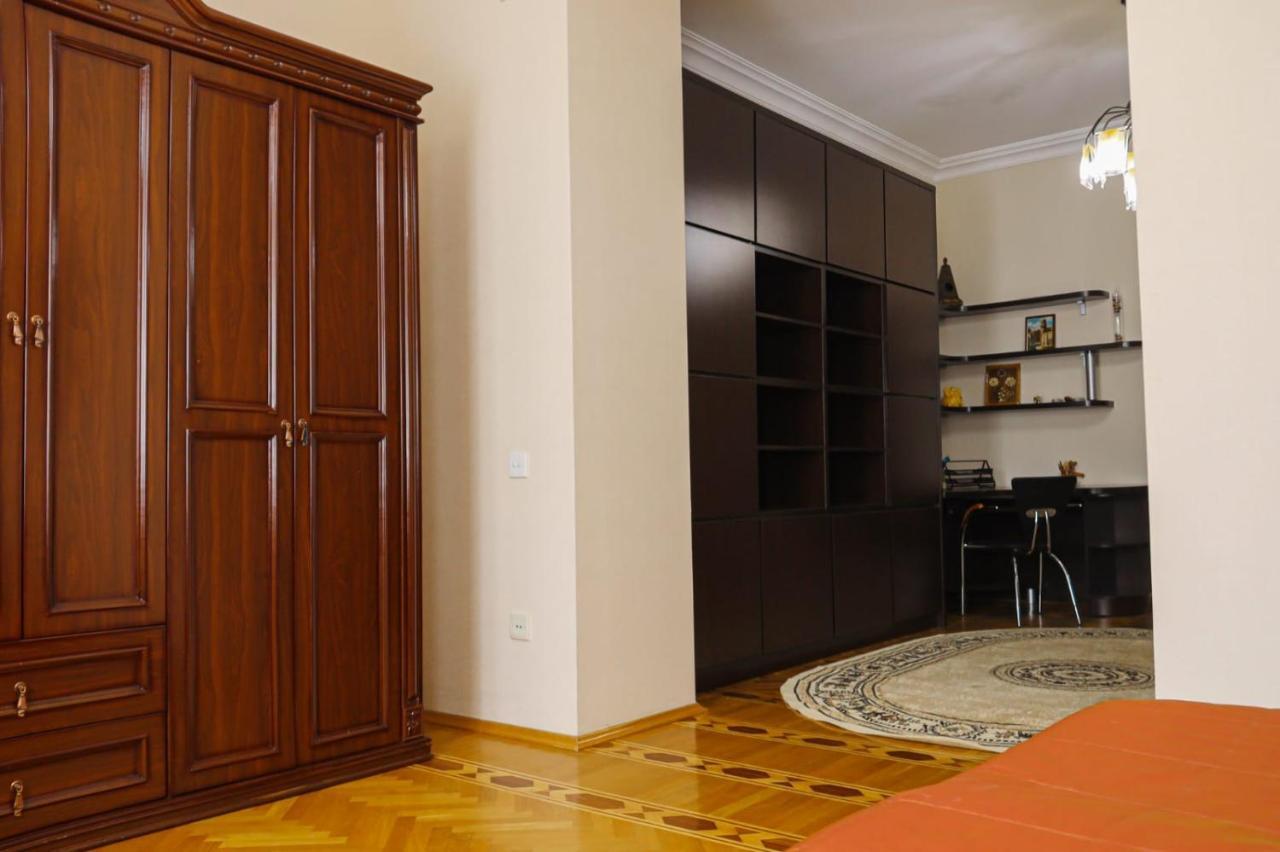 Azneft Royal Suite Apartment Sea View Baku Bagian luar foto