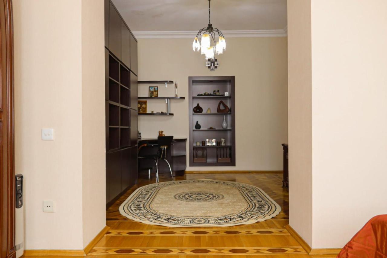 Azneft Royal Suite Apartment Sea View Baku Bagian luar foto