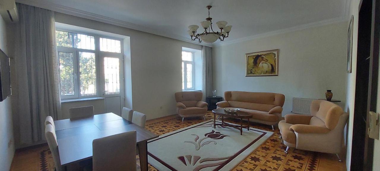 Azneft Royal Suite Apartment Sea View Baku Bagian luar foto