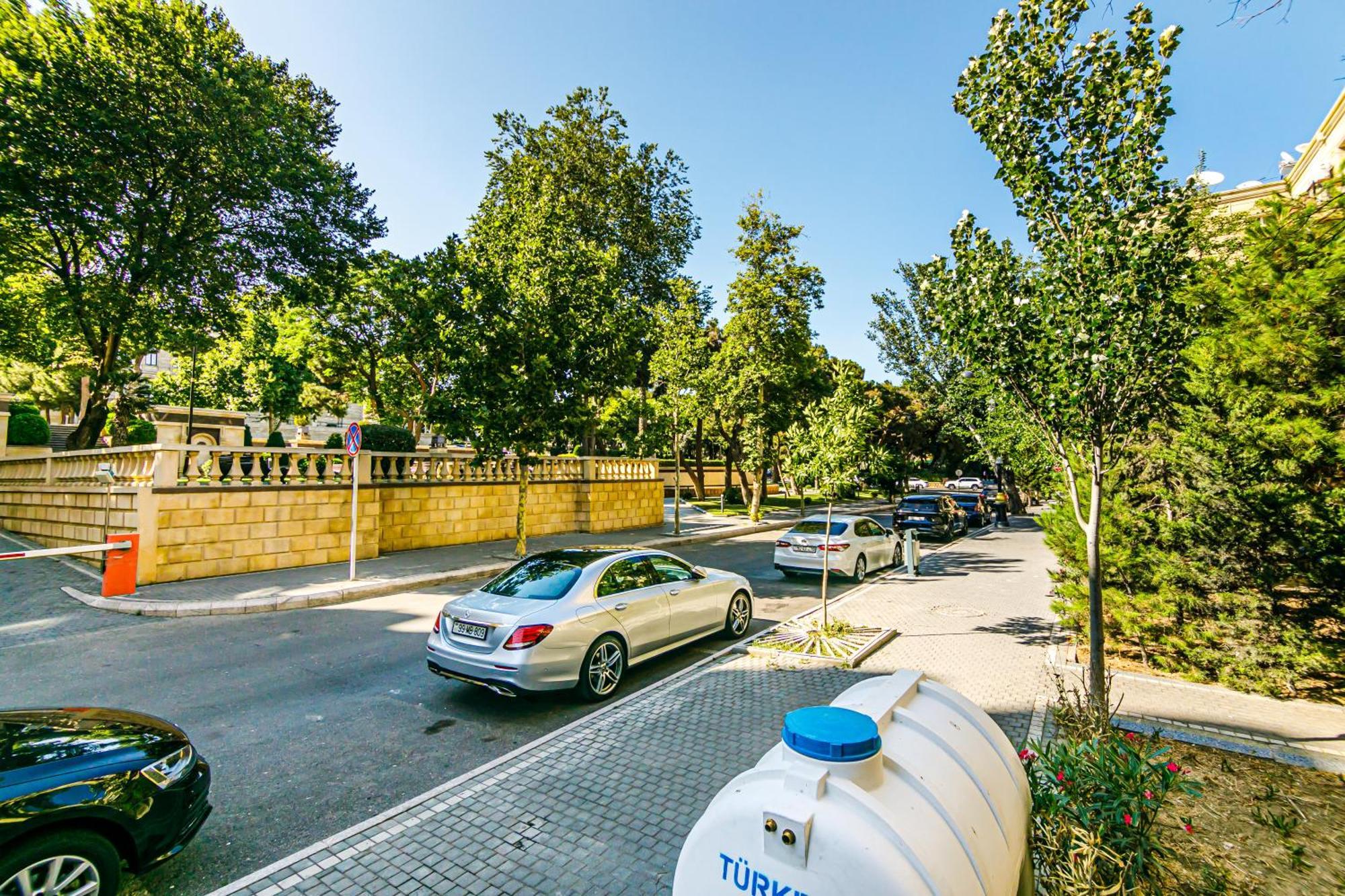 Azneft Royal Suite Apartment Sea View Baku Bagian luar foto